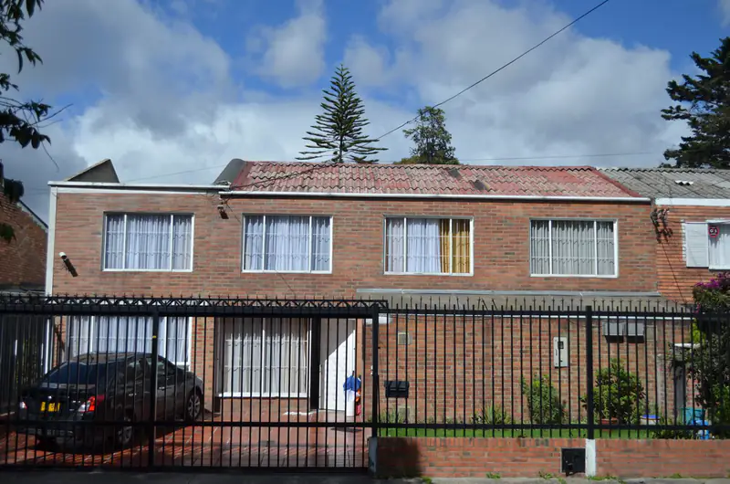 Fachada de Hogar Family Care - Sede 2 Niza Antigua