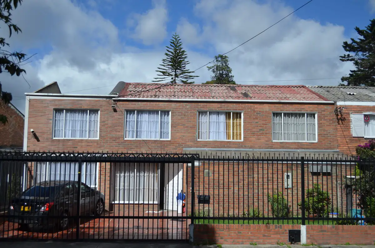 Fachada de Hogar Family Care - Sede 2 Niza Antigua