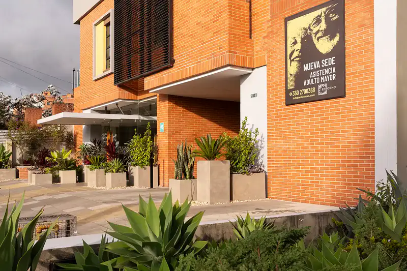 Fachada de Entorno Vivienda Asistida - Sede Calleja