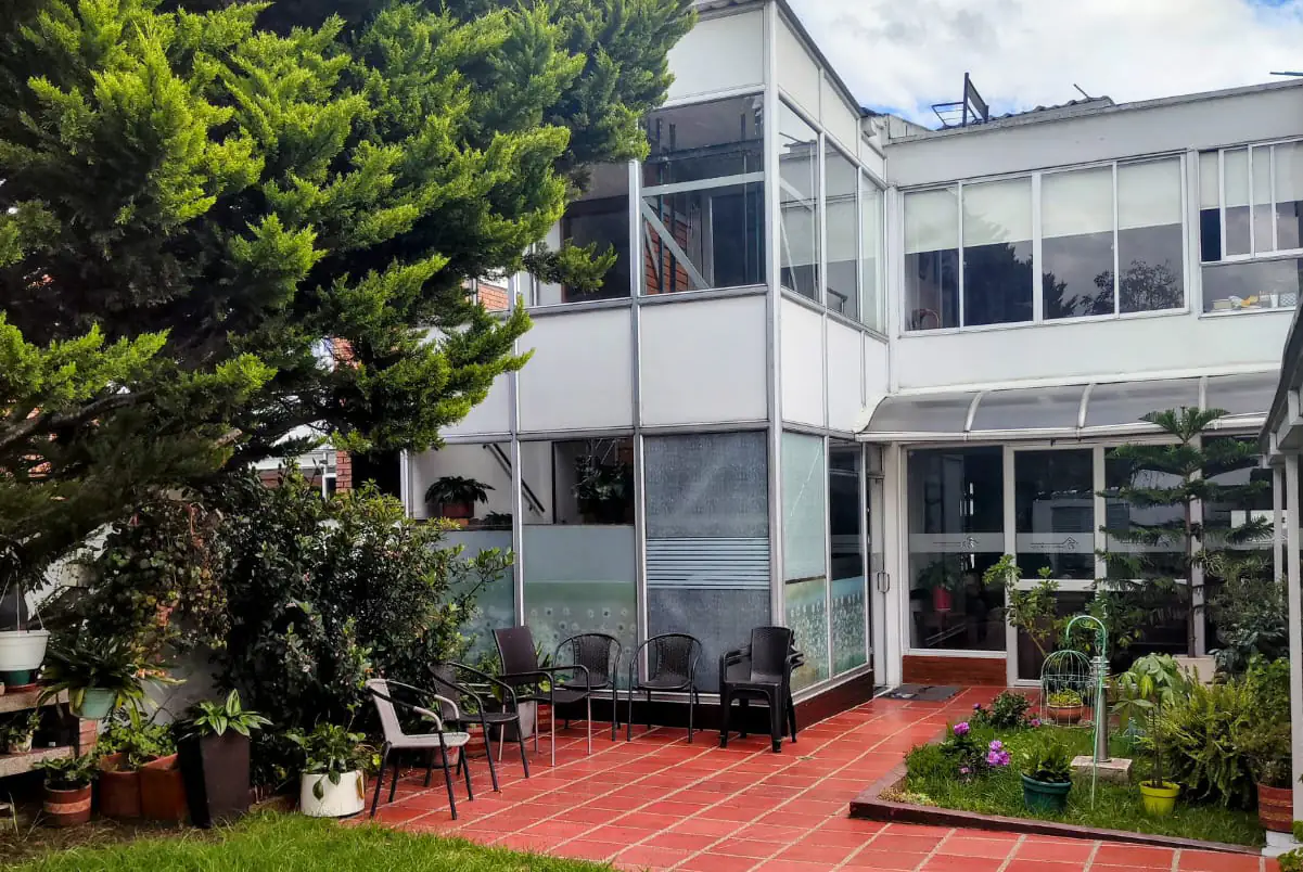 Fachada de Hogar Family Care - Sede 5 Niza Antigua