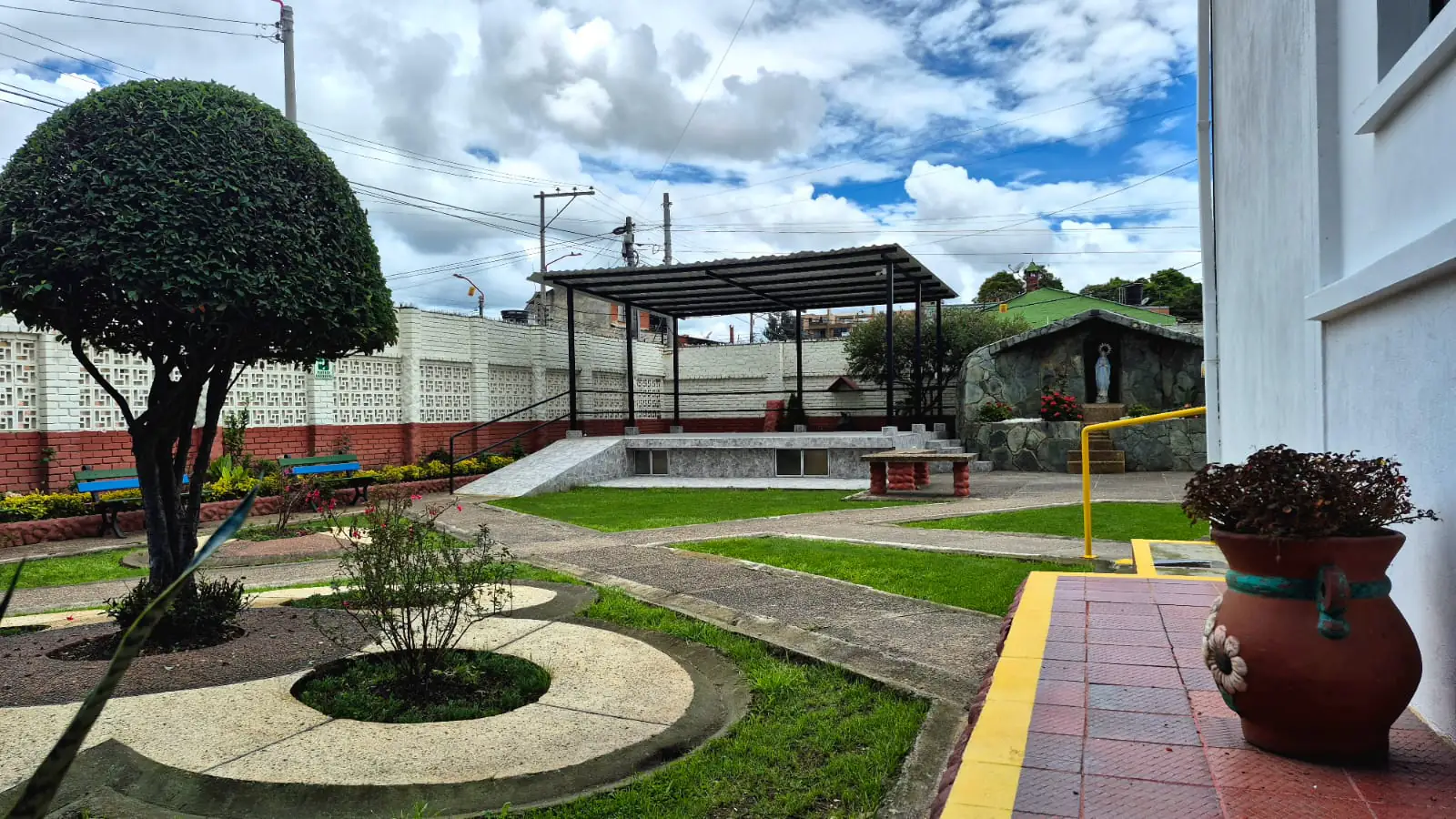 Jardín o zona exterior de Hogar del Anciano San Rafael