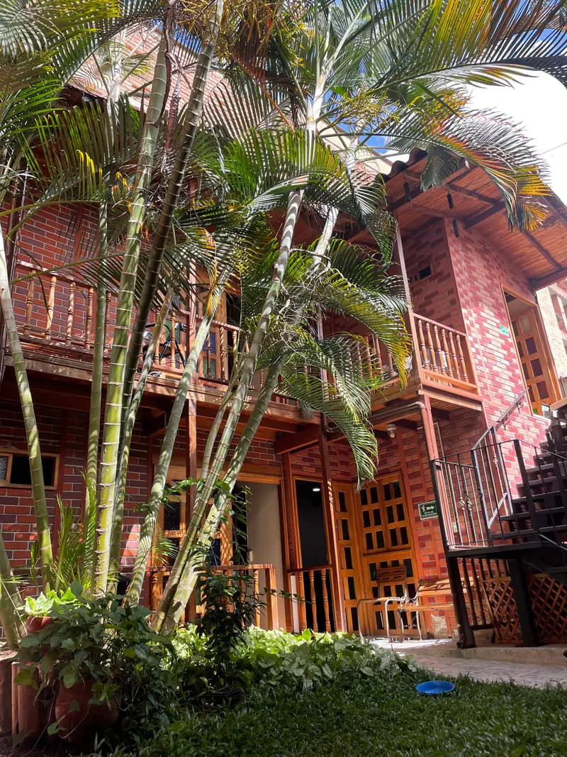 Fachada de Manantiales Hogar del Adulto Mayor