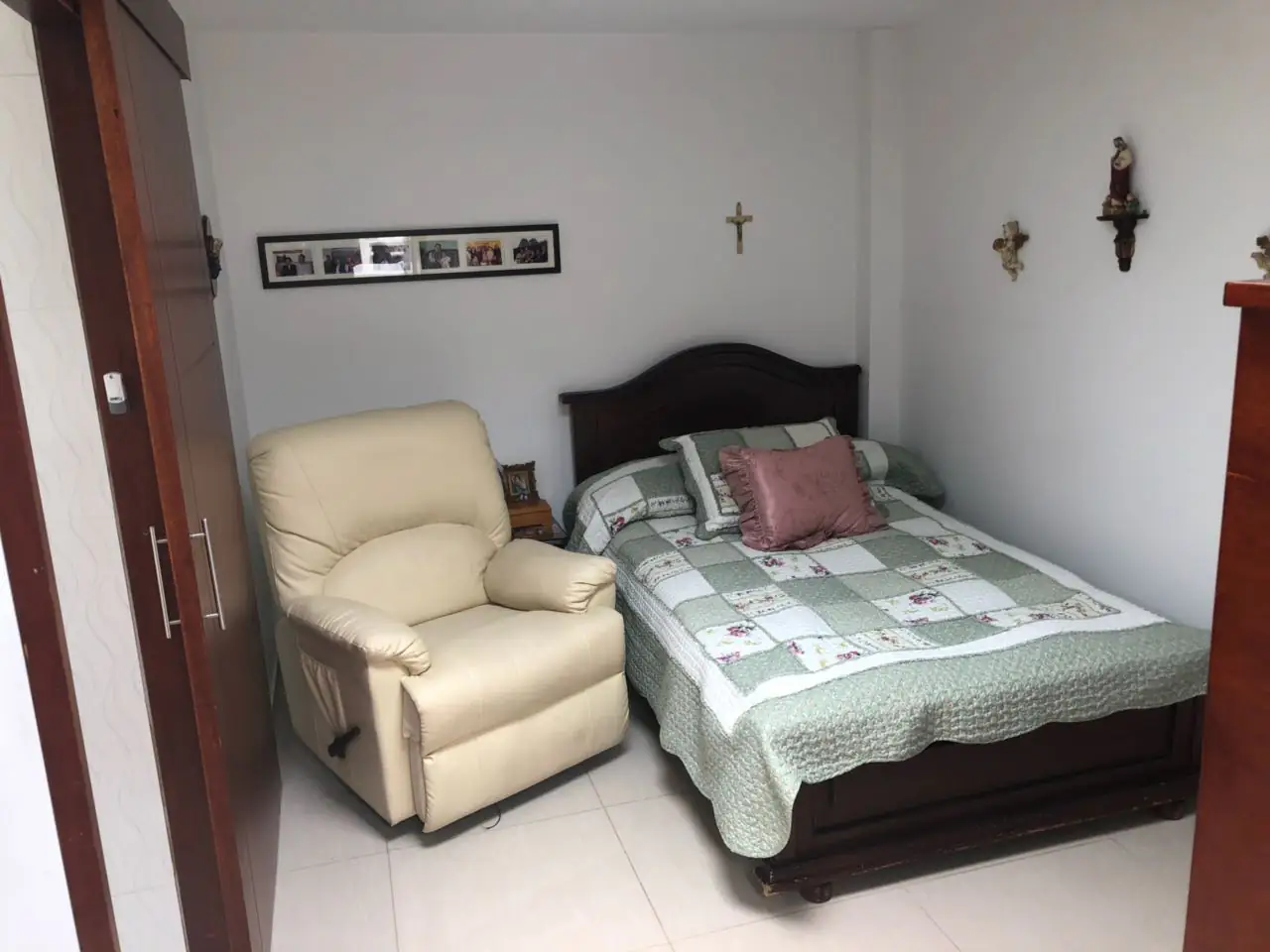 Habitación de Hogar Family Care - Sede 4 Niza Norte