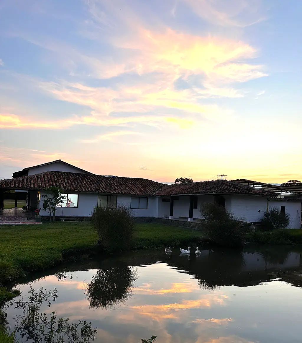 Fachada de Alas de Esperanza Senior Club