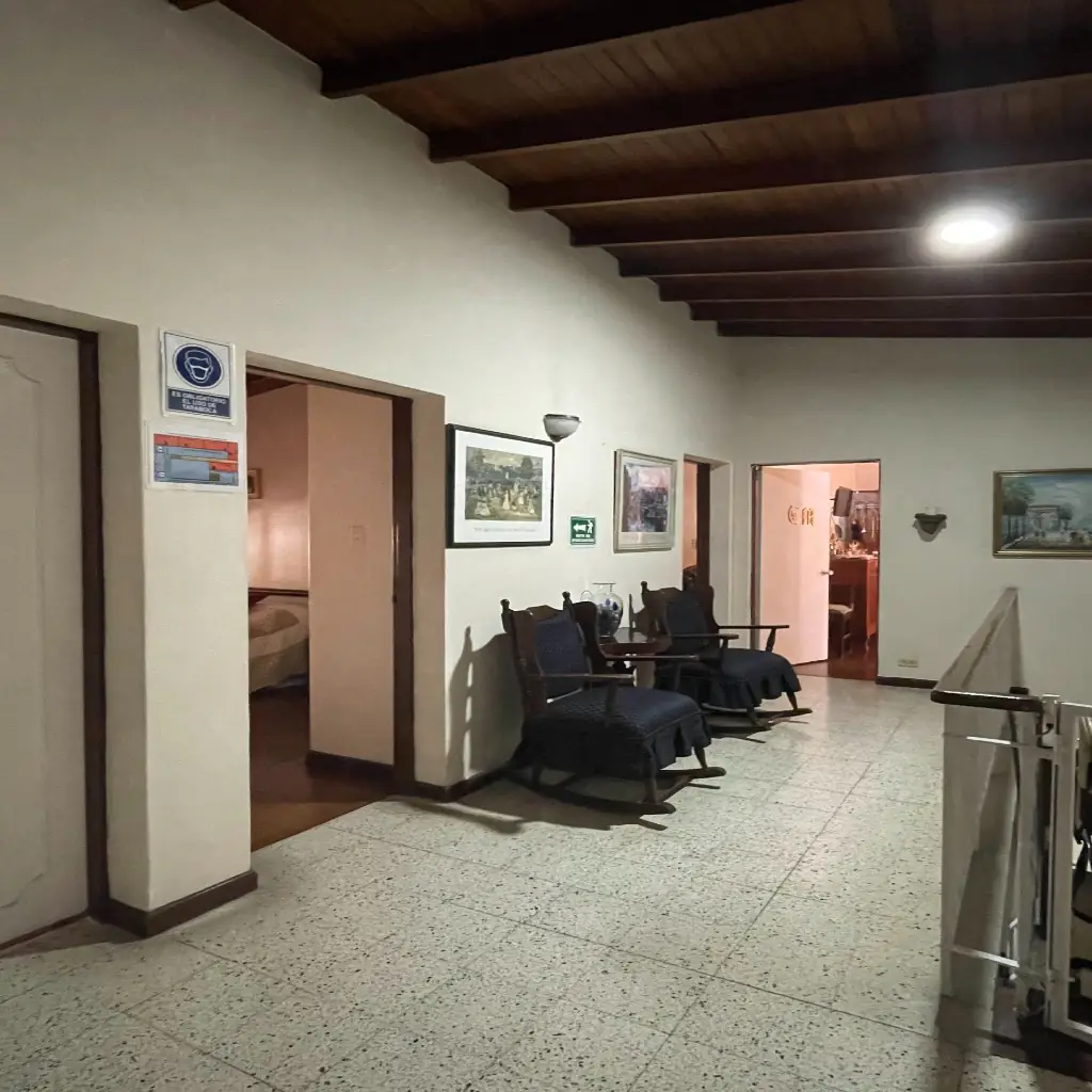Zona común de Manantiales Hogar del Adulto Mayor