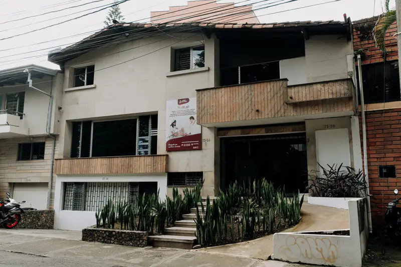 Fachada de Centro Reloj de Arena